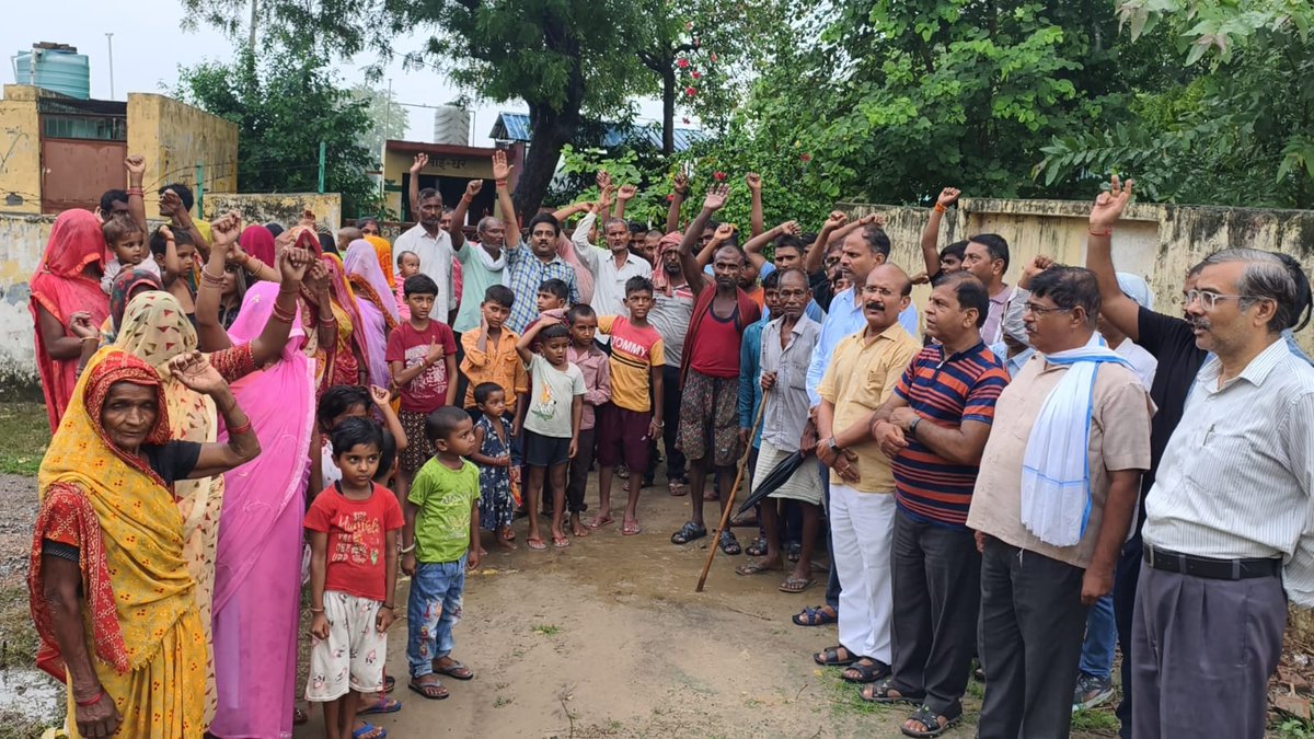 सरकारी स्कूल बचाने के लिए ग्रामीण आम जनता भी हुई लामबंद।
#मधुशाला_नहीं_पाठशाला_दो
