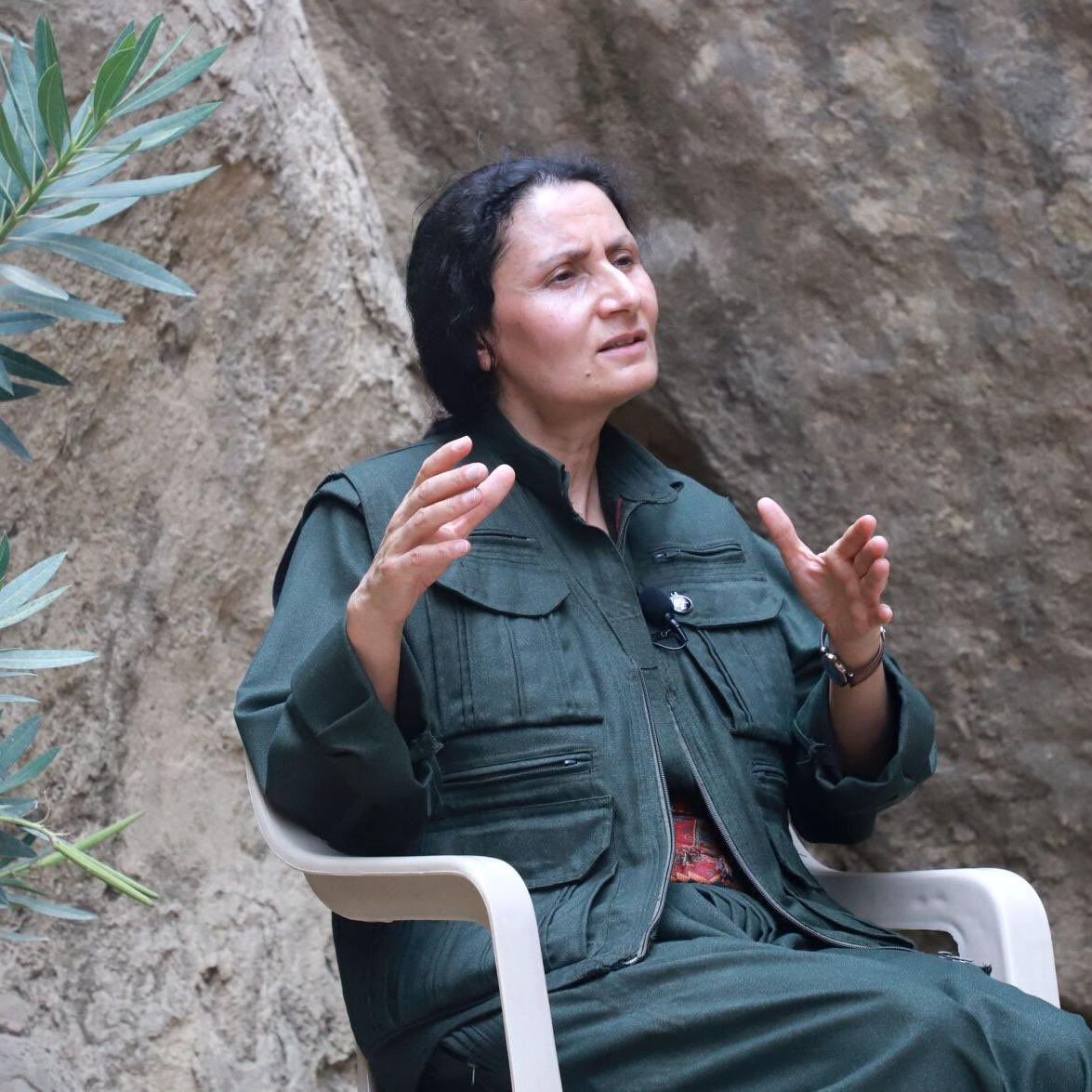 Kermese Sarma mı Sardı 
Siz de Bi Tuhafsınız 🥹🥹