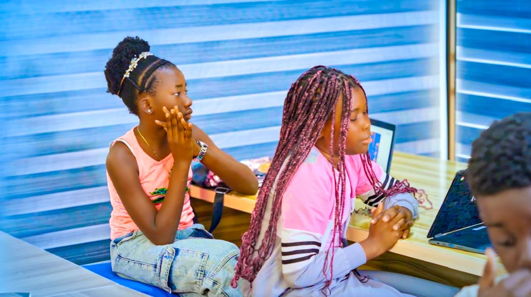 Siku 10 za Dhahabu zinazotolewa na <a href="/KodeUniKids/">KodeUni</a>  kwa watoto sio za kuzipuuza Mkuu, Na kwa sasa fursa hii ipo kwa wanafunzi wa Cambridge/IB kwakuwa bado wapo Likizo.

Dunia ipo kasi na Dijito ndio kila kitu Mkuu, Piga simu 0745 000 555

"July 21 mpaka Aug 01 "

 #SummerCodeSurge