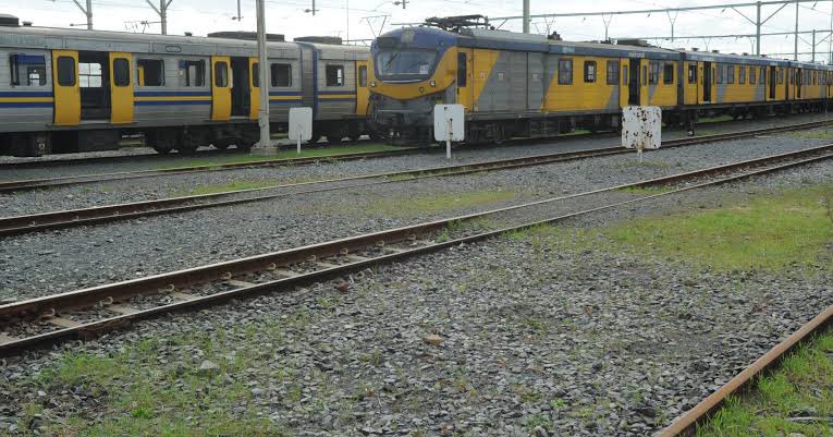Martin_Nel_99's tweet image. 💥 R7.5bn Train Scandal: Prasa Trapped in Corrupt Contracts After R2.5bn Squandered on Ghost Trains 💥
Top legal minds have told Prasa (@PRASA_Group) it cannot cancel its controversial R7.5-billion train refurbishment deals — even after wasting R2.5 billion on “upgraded” coaches…