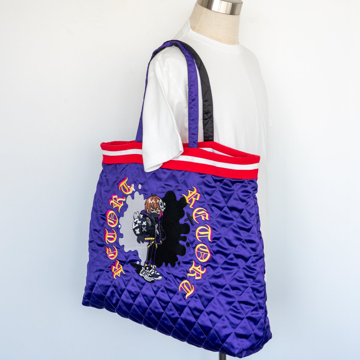 reto_event's tweet image. 【レトロト ~レトルトオンラインくじ~/商品紹介】
特賞1つ目は、刺繍を全面にあしらったスカジャンBIGトートバッグ(リバーシブル)です。
レトルトさんが好きなブランドに特注したスペシャルアイテムです!
受注期間:7/28(月)23:59まで
受付URL:items-store.jp/retortonlinelo…