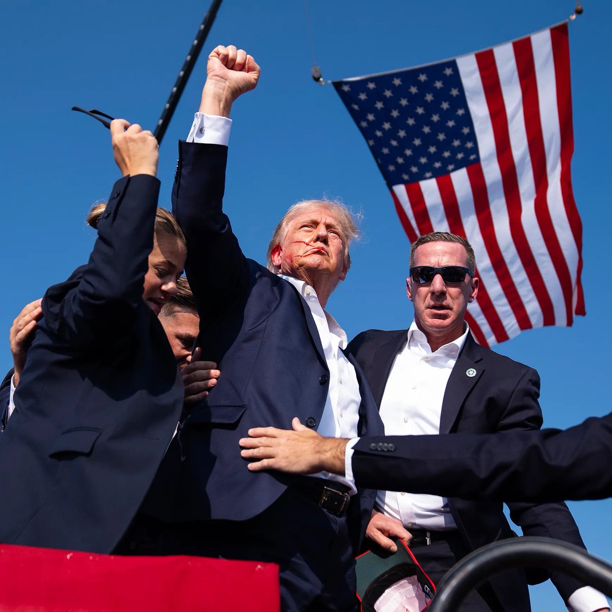 I stand with this guy👇🏼✊🏼🇺🇸