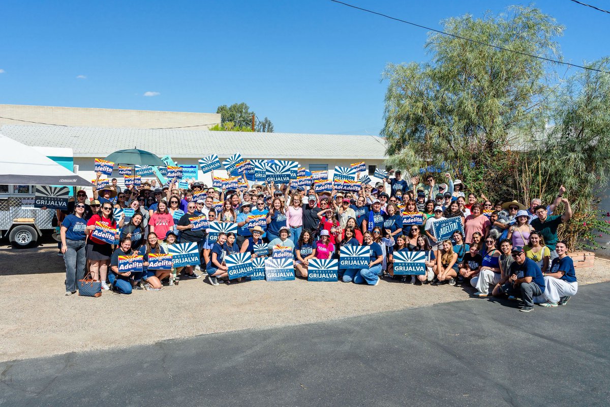 AdelitaForAZ's tweet image. This is people power. 💥 Shoutout to La Máquina + our comunidad who showed up strong in Tucson today! ¡Adelante con Adelita!