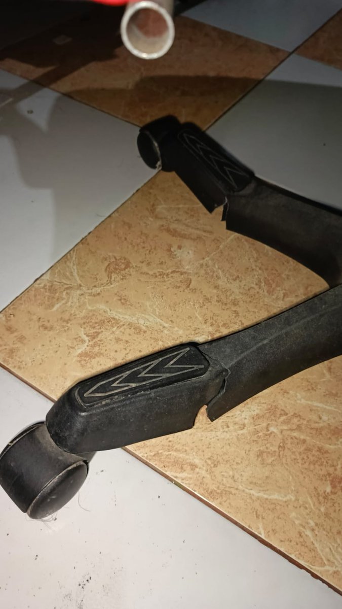 My chair dead~
I guess it's time for a diet lol