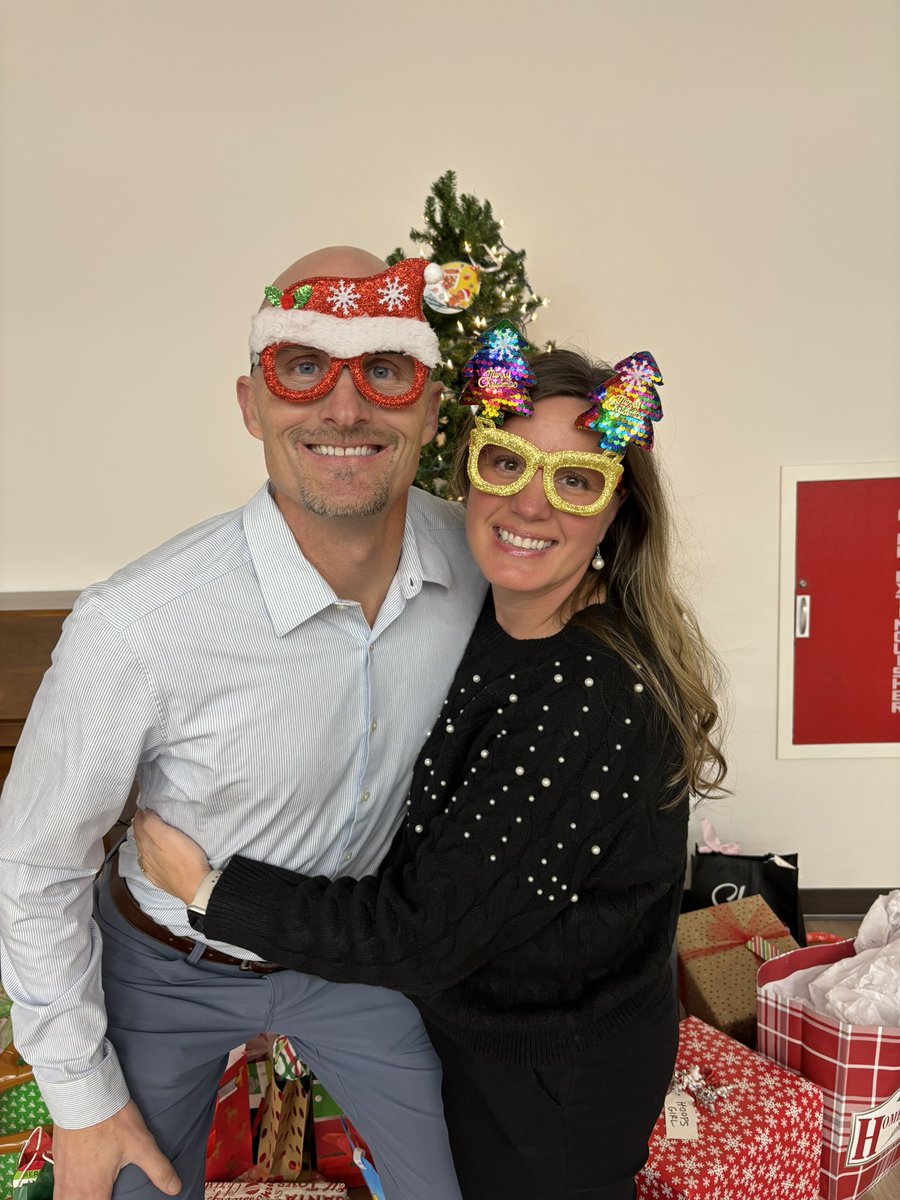 CharisseStenger's tweet photo. Happy anniversary @Titanrunning!! 22 years of being married to my best friend. It’s been fun, hard work, beautiful, and crazy! And, in true fashion, this busy life has is in two different states today cheering on our kids at different 🏀 tournaments. What a life we’ve built!! https://t.co/eDpiX2I1pv