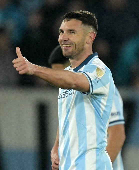 Te tienen que robar para que dejes de hacer goles. 

Maravilla Martínez es DIOS.