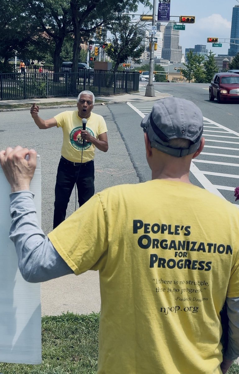 jhamar's tweet image. The Central Ward was alive today. I started my day with Larry Hamm and his community, honoring the anniversary of the Newark Rebellion. Then I spent some time with my Afro community and the youth. I love this city so much.
🙏🏿🧱💜