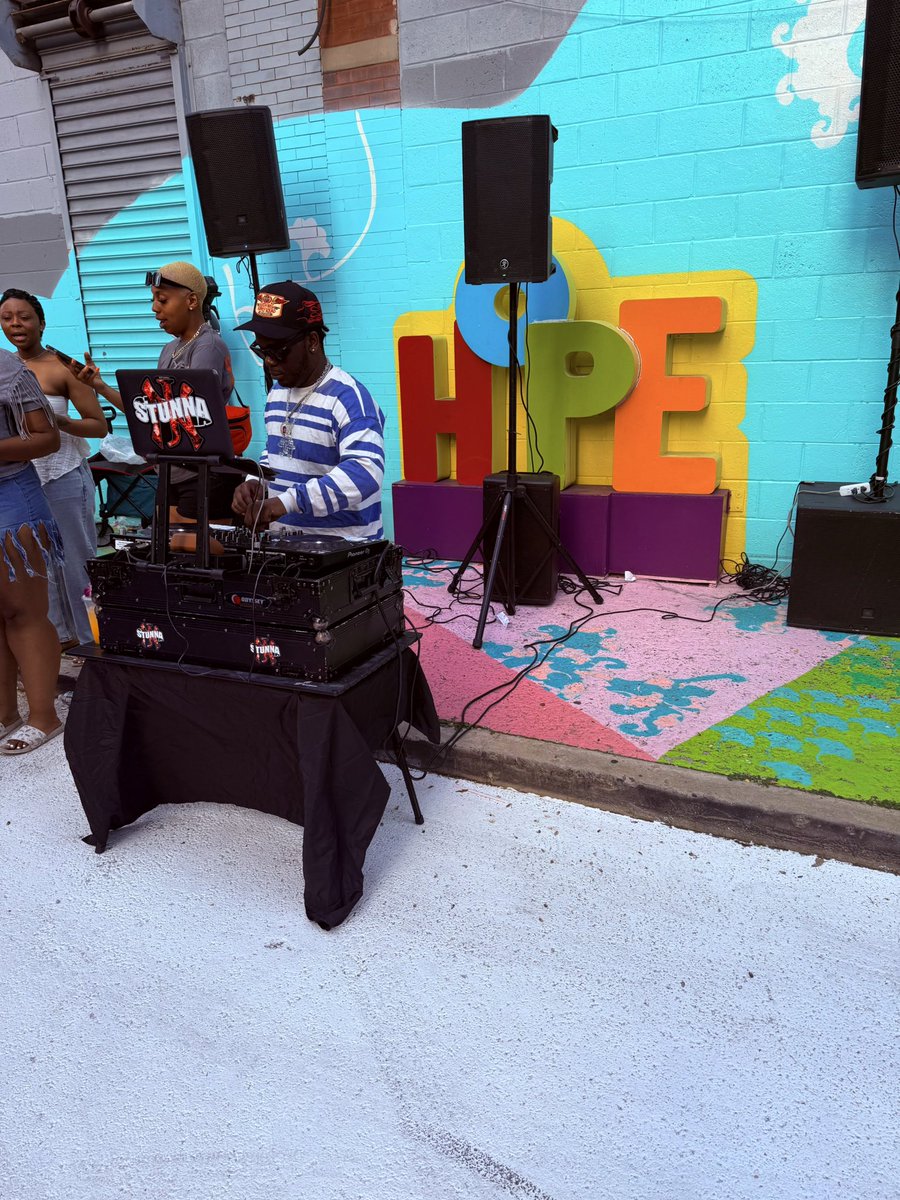 jhamar's tweet image. The Central Ward was alive today. I started my day with Larry Hamm and his community, honoring the anniversary of the Newark Rebellion. Then I spent some time with my Afro community and the youth. I love this city so much.
🙏🏿🧱💜