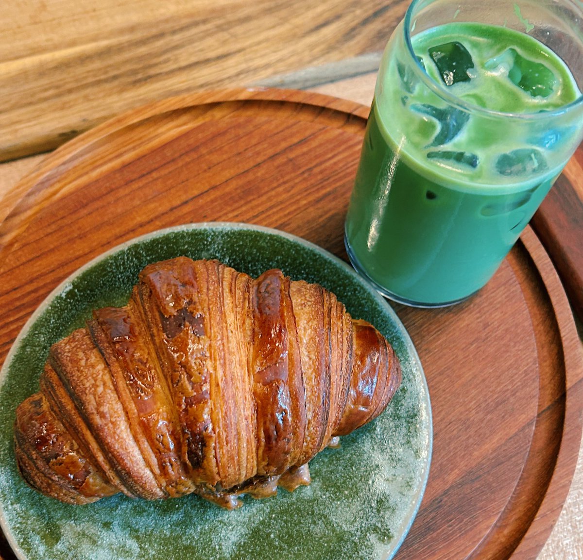 stuff1eee's tweet image. made a matcha n a croissant today