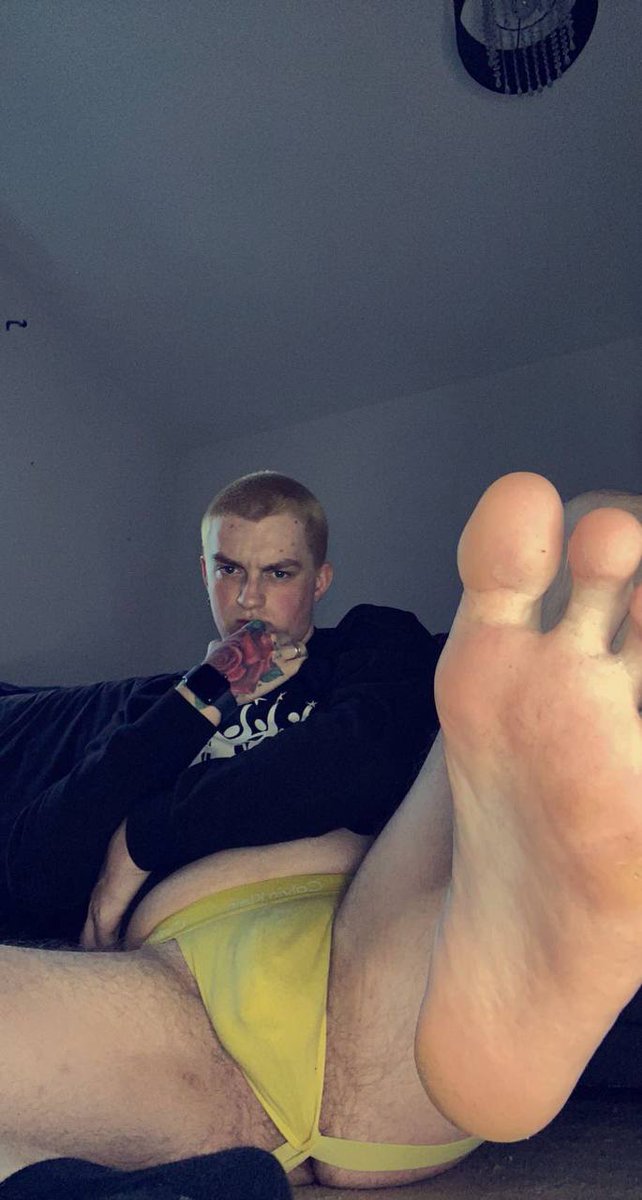 MaleFeetSoxSneax (@feetsoxsneax) on Twitter photo 