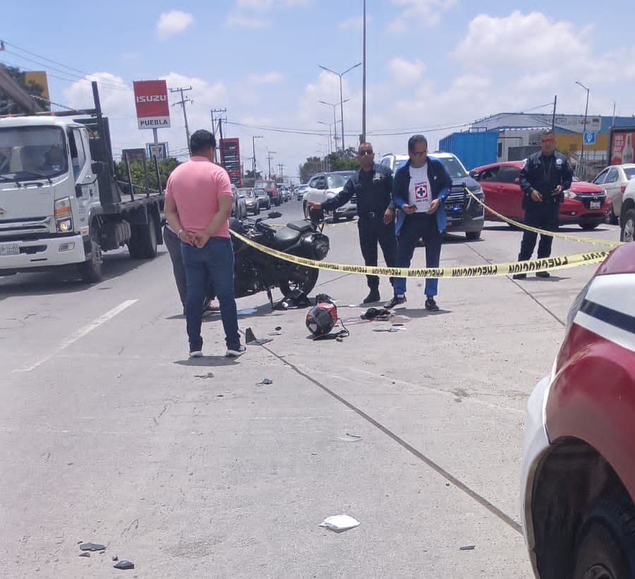 😡🚨 #URGENTE
La #GuardiaNacional dejó escapar al #conductor #responsable del #accidente de #FredyAco en la carretera federal a Atlixco, a la altura de San Andrés Cholula. 
Juan Ramón "N" es el nombre del sujeto que huyó del lugar.
<a href="/armentapuebla_/">Alejandro Armenta</a> <a href="/FiscaliaPuebla/">FGE Puebla</a> <a href="/FGRMexico/">FGR México</a>