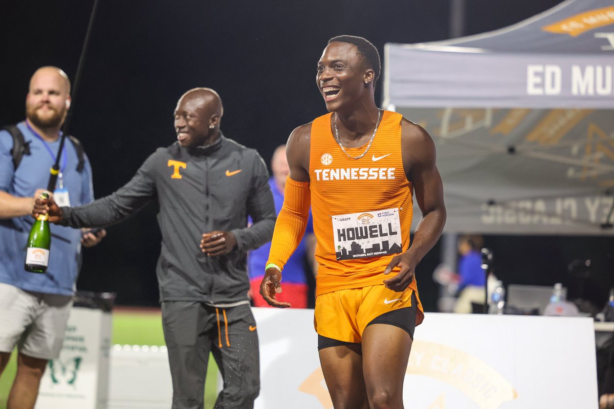 FloTrack (@flotrack) on Twitter photo Davonte Howell takes the win in the men’s 100m with a 10.07 (10.067)! 🔥
A big performance under the lights 💨
📸 <a href="/WesHalePhoto/">Wes Hale - RAD Action Photography</a> Davonte Howell takes the win in the men’s 100m with a 10.07 (10.067)! 🔥
A big performance under the lights 💨
📸 <a href="/WesHalePhoto/">Wes Hale - RAD Action Photography</a>