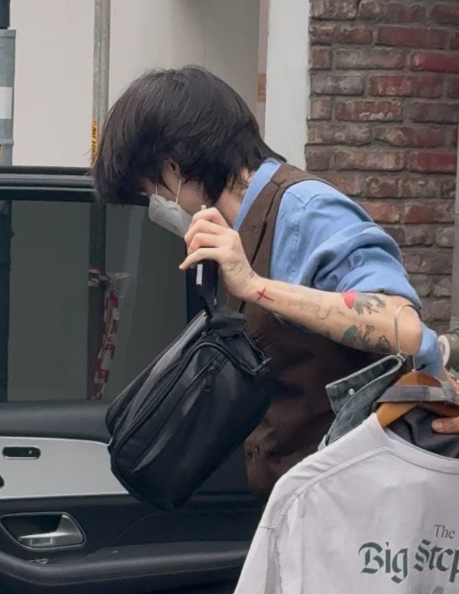 제형이 팔에 십자가 타투 생겼네?!?!
<a href="/eaJPark/">eaJ¹ᐟ</a>  새로 받은 타투 빨간 십자가 맞나용