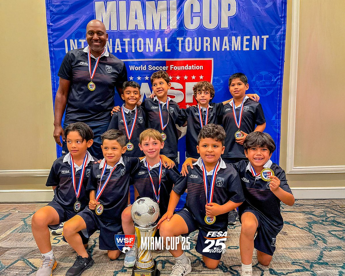 🎖️ Así se vivió la premiación del Turín FC U8 tras coronarse campeón de la Miami Cup 2025.
Un momento especial que reconoce el esfuerzo de los jugadores, el trabajo del cuerpo técnico y el acompañamiento de sus familias.
👏 Felicidades por este logro que suma al crecimiento de