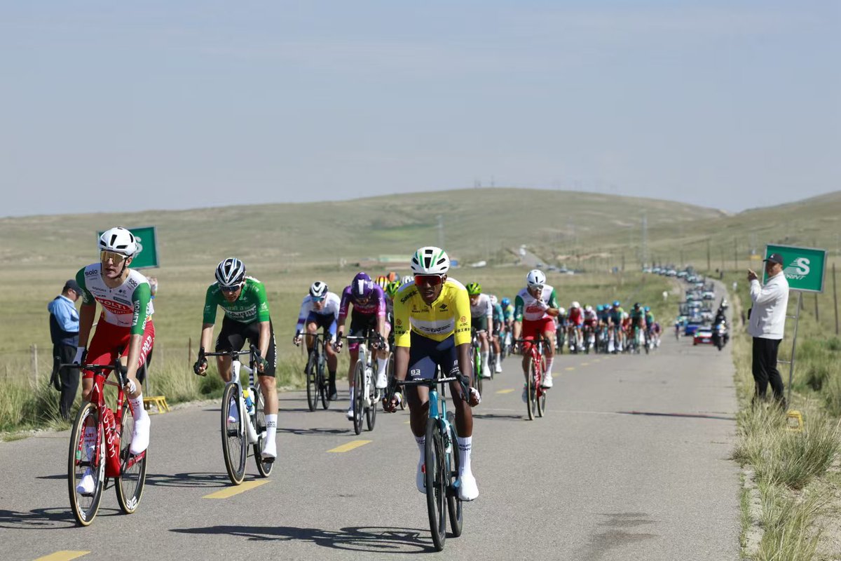 <a href="/henokmulubrhan/">HENOK MULUBRHAN</a> extends his lead in the GC by 1 second, finishing ahead of Silva at the Intermediate Sprint! 

#TOMQ2025