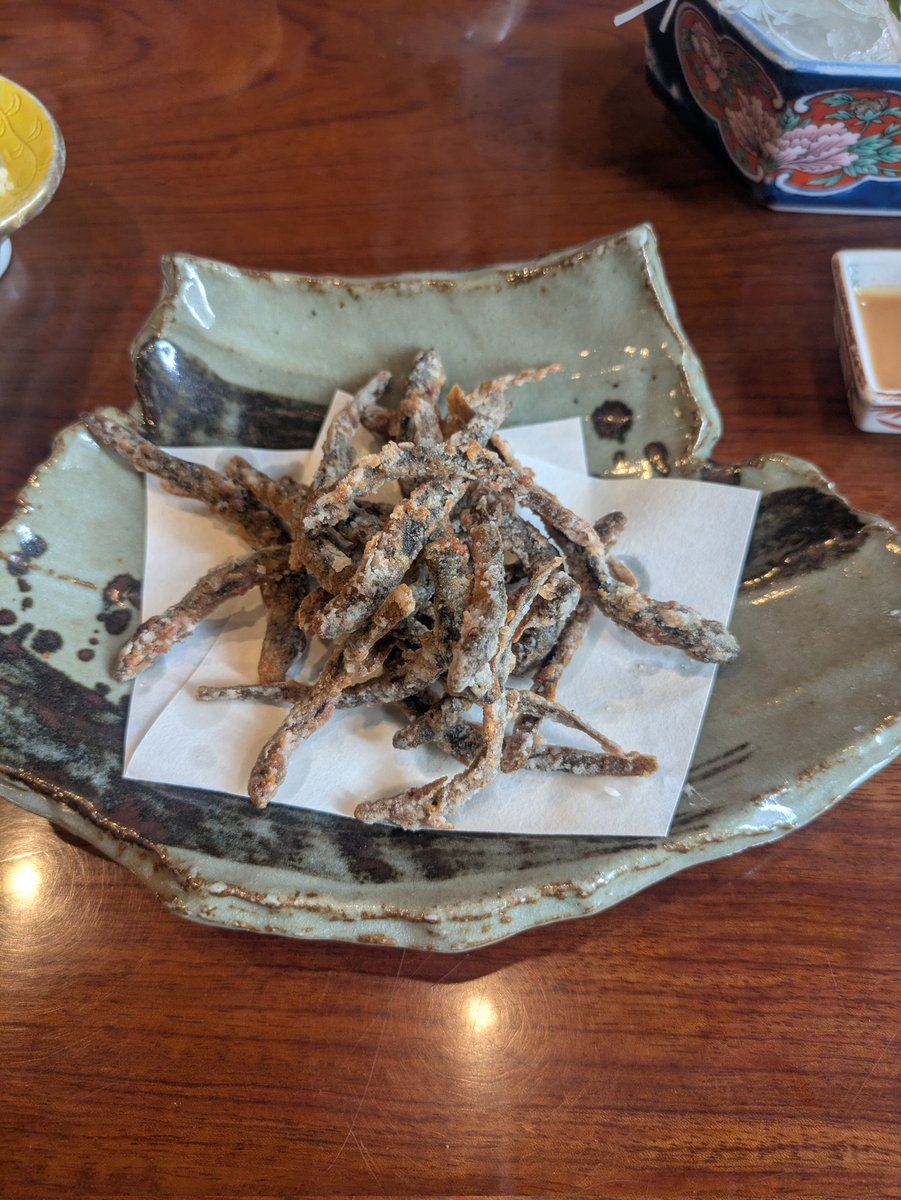 t_wakou's tweet image. 夏は土用の丑の日
と言えば『鰻』ですよね。
川越で3本の指に入いる老舗鰻屋『ぽんぽこ亭』行ってきました。
鰻重、鯉の洗い、泥鰌の唐揚げ、鯰の天ぷら
ここまで来るとお酒は飲まないと鰻屋はトロトロで鯉はコリコリ、泥鰌はカリカリ、鯰はフワフワ
とても美味でした。
#鰻重
#土用の丑の日
#飯テロ