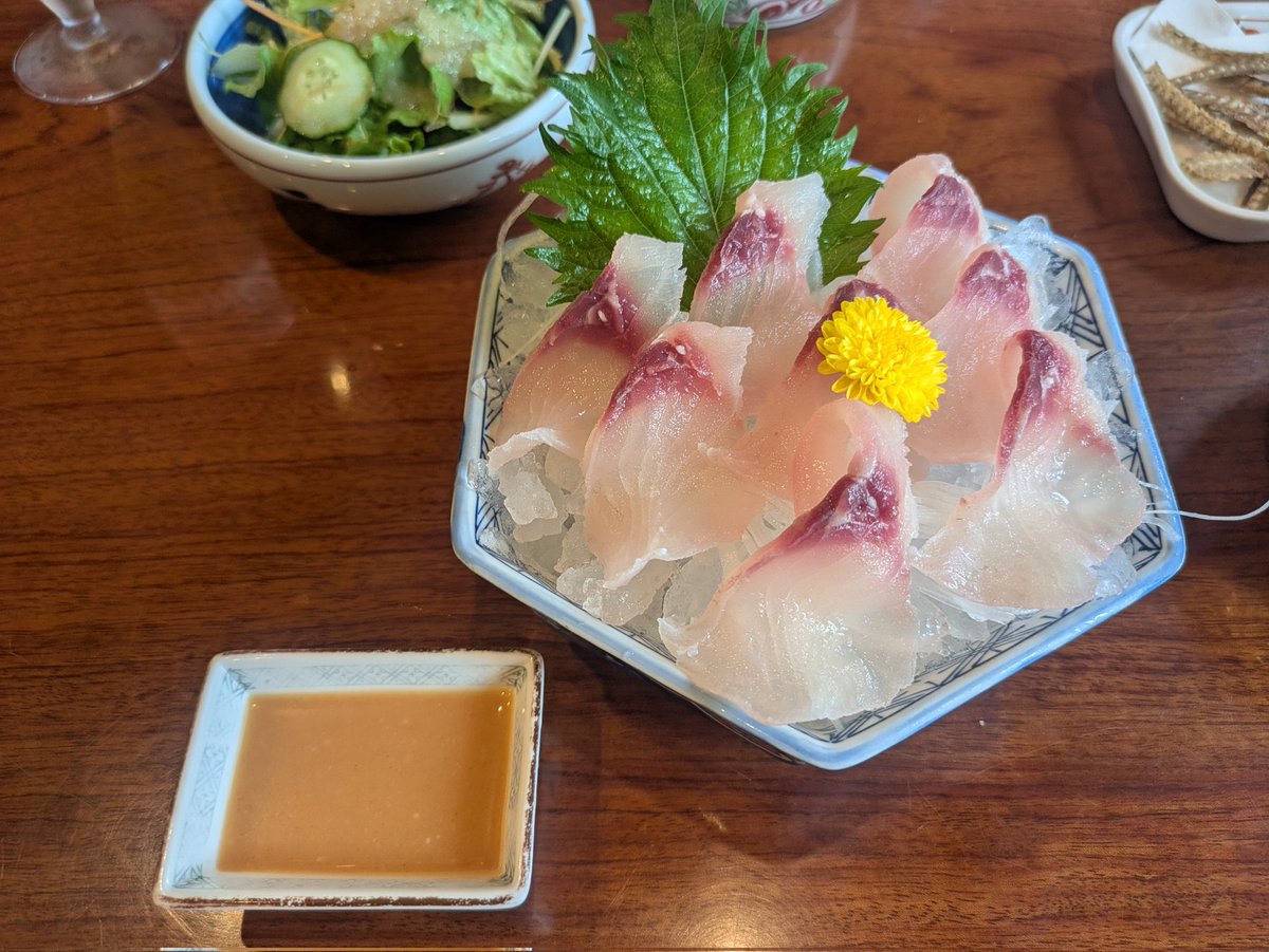 t_wakou's tweet image. 夏は土用の丑の日
と言えば『鰻』ですよね。
川越で3本の指に入いる老舗鰻屋『ぽんぽこ亭』行ってきました。
鰻重、鯉の洗い、泥鰌の唐揚げ、鯰の天ぷら
ここまで来るとお酒は飲まないと鰻屋はトロトロで鯉はコリコリ、泥鰌はカリカリ、鯰はフワフワ
とても美味でした。
#鰻重
#土用の丑の日
#飯テロ