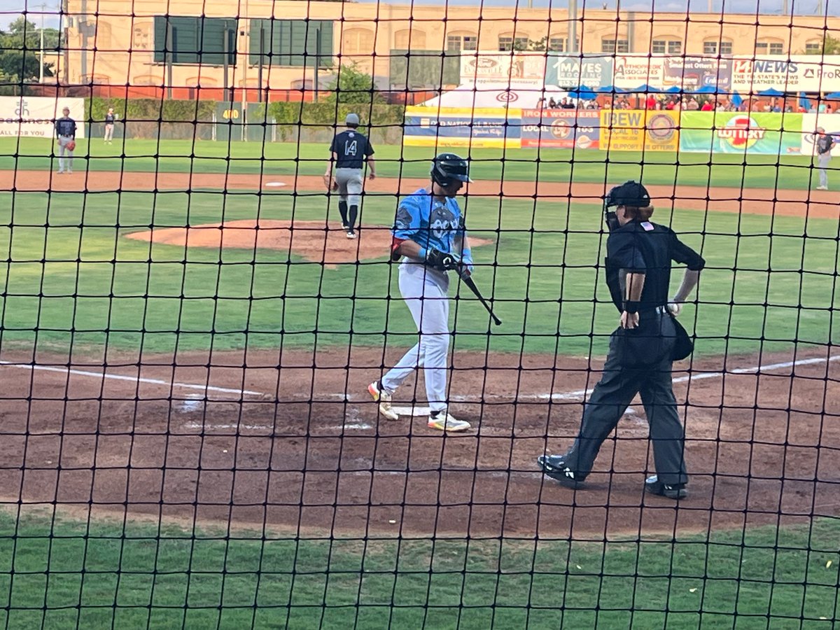 Aaron Hancock (@aaronhancock14) on Twitter photo Otters hosting Gateway, who has former <a href="/UEAthleticsBASE/">Evansville Purple Aces Baseball</a> alum Mark Shallenberger on its roster!
He’s batting .311, w/ 11 homers, 10 doubles, & 5 steals! He also has been hit by pitches *22 times*, a stat he was well-known for at UE!
Close game so far!
Highlights later on <a href="/14News/">14 News</a>! Otters hosting Gateway, who has former <a href="/UEAthleticsBASE/">Evansville Purple Aces Baseball</a> alum Mark Shallenberger on its roster!
He’s batting .311, w/ 11 homers, 10 doubles, & 5 steals! He also has been hit by pitches *22 times*, a stat he was well-known for at UE!
Close game so far!
Highlights later on <a href="/14News/">14 News</a>!