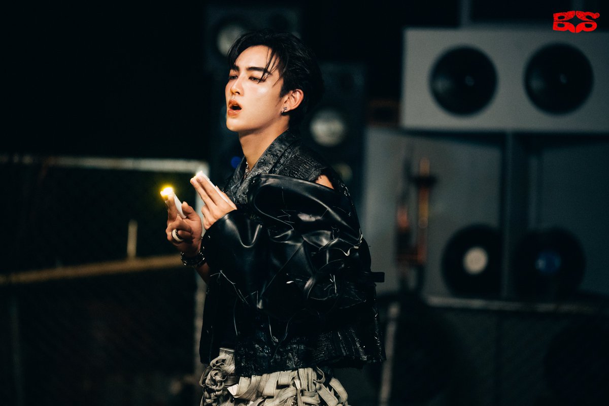 BEHIND THE SCENES - 'BOSS IN THE BUILDING' (5/8)

#THAIchayanon #HEARTchuthiwat

BUS - BOSS IN THE BUILDING
OFFICIAL MUSIC VIDEO OUT NOW!
: youtu.be/C97iWCAJ61w

MUSIC ON ALL STREAMING
🔗: busbecauseofyouishine.lnk.to/BOSSINTHEBUILD…

#BUS_BOSSINTHEBUILDING_MV
#BUS_BOSSINTHEBUILDING