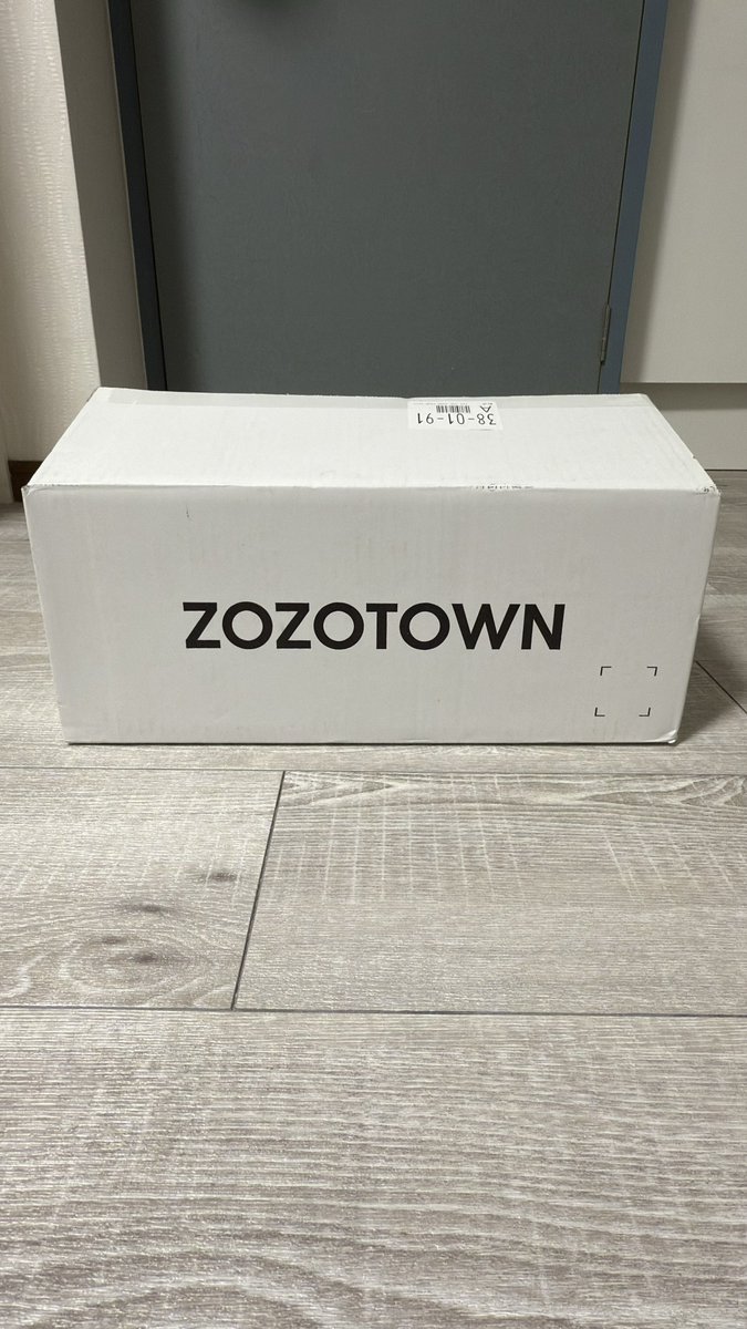 ONeeWs916's tweet image. 初めて白い箱で届いた！10万ptゲットできますように！
#ZOZOSALE箱CP