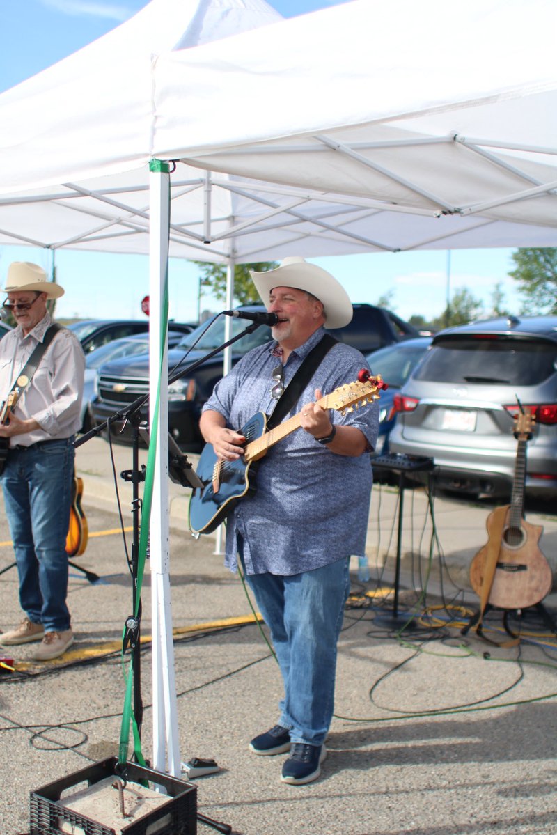 commfirstyyc's tweet image. A huge thank you to everyone who came out to our Communities First Stampede breakfast today in Shawnessy, and to the dozens of incredible volunteers who made it all happen.
We had a fantastic turnout and loved connecting with Calgarians over pancakes, amazing entertainment and…