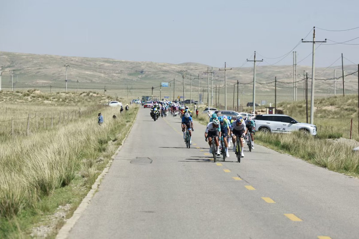 55 KM to the Finish 🏁

A 14-rider breakaway opened up a 25 second gap on the bunch. In group 1 we have stage winners Petr Rikunov (CDT), Carlos Garcia (PTL) and Martin Laas (QPT)! 

#TOMQ2025