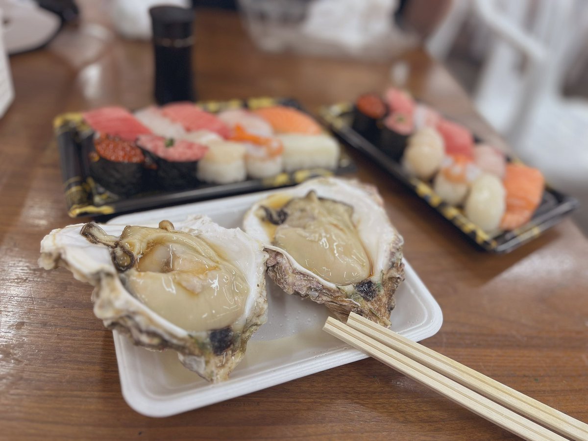 taro_0122's tweet photo. 今日は奥さんとタンデムツーリングへ🏃‍♂️

寺泊で海鮮食べて弥彦神社を参拝。

走ってる間は風が気持ち良いけど、信号待ちはあっちかったー🥵 https://t.co/DnWpw9M2Vz