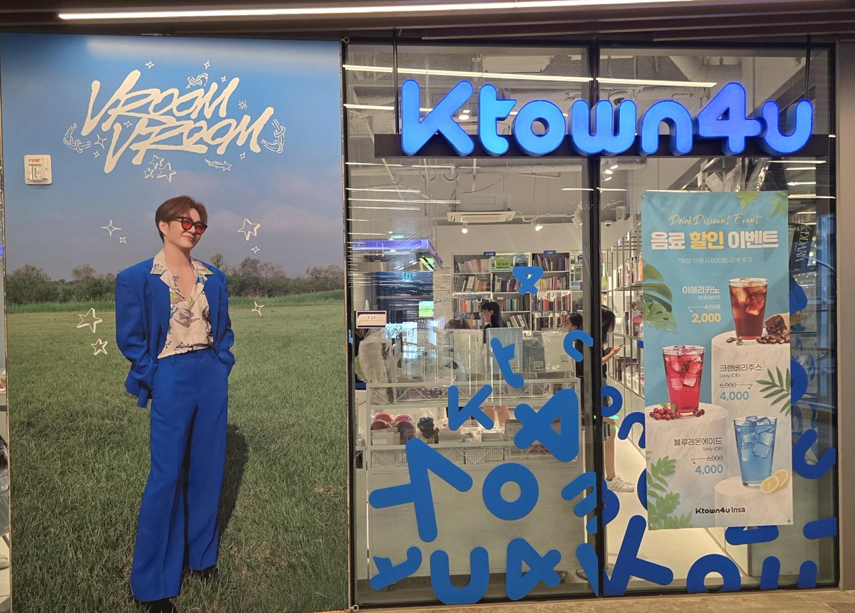 이창섭 (LEE CHANG SUB) - 싱글앨범 <VROOM VROOM>
#케타포인사 POP-UP STORE 마지막 날💚

벌써 마지막ㅠㅠ
마지막까지 창섭님으로 가득한 
#케타포인사 에서 함께 놀아요! 🚗💨

#LEECHANGSUB #부릉부릉 #VROOM_VROOM