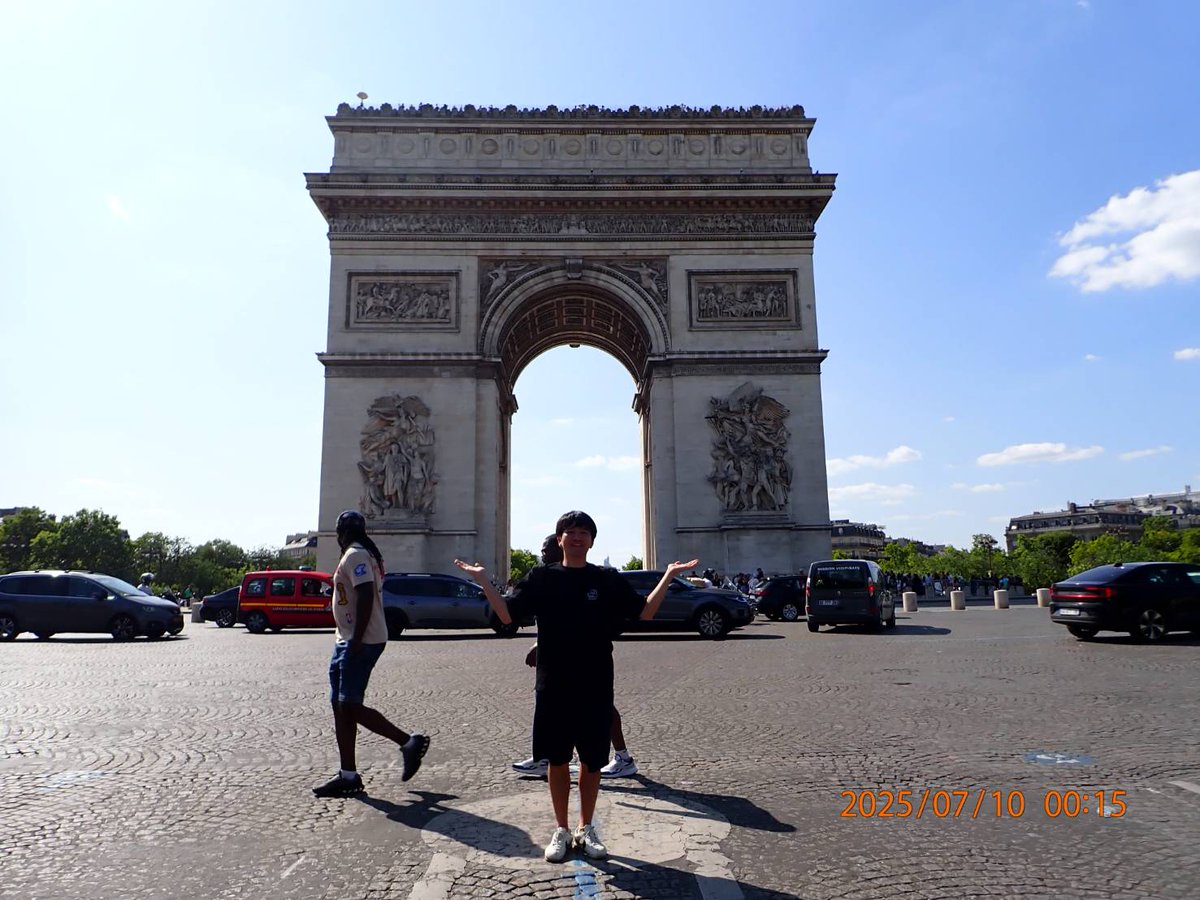 Was in Paris for the conference #TCS2025 🇫🇷🥖 I gave a talk there and met many crustacean peeps that are already friends and potentially new friends!! 
パリで学会に参加してました！懐かしい人とか新しい人に会えました。来年は南アフリカ✨
