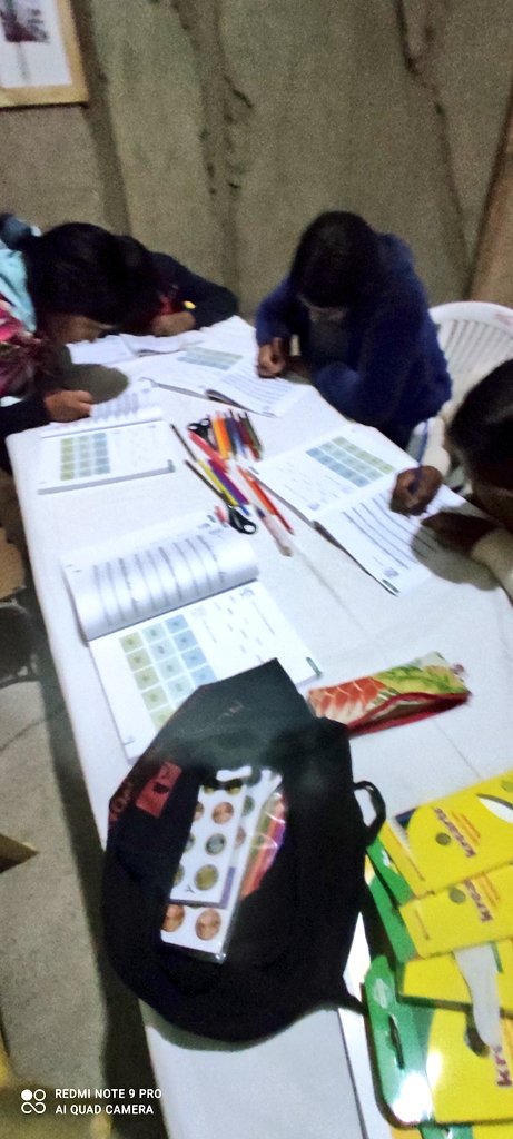 estoy agotada... asamblea de la jjvv y dps clases en la casona Chintuya, un monumento histórico q se niega a morir... mil uso ha tenido desde casa de vacaciones de presidentes, hospital en tiempo de guerra y hoy sala de clases para aprender a leer