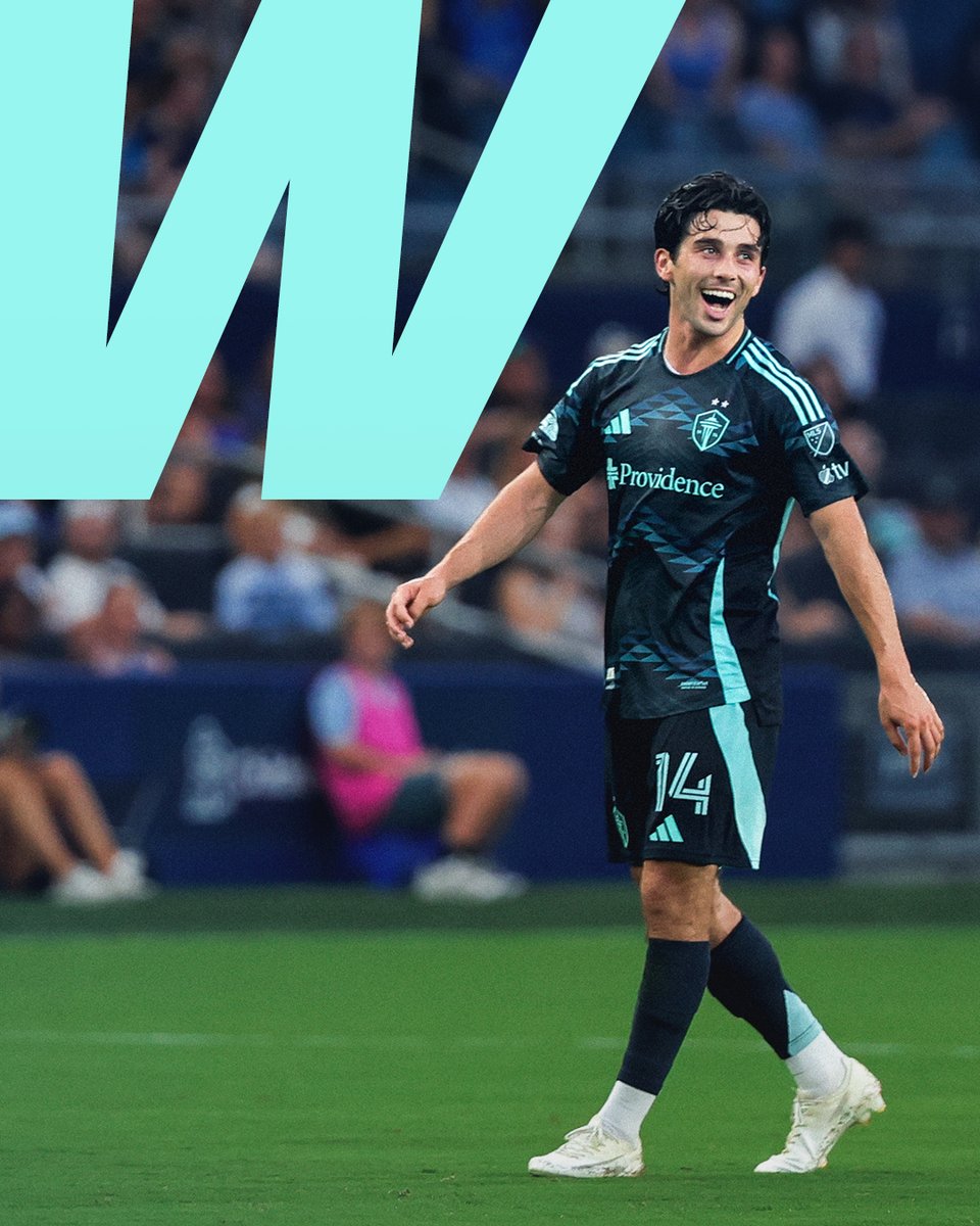 SoundersFC's tweet photo. Big win on the road 👊 https://t.co/H7QX36WS6Q