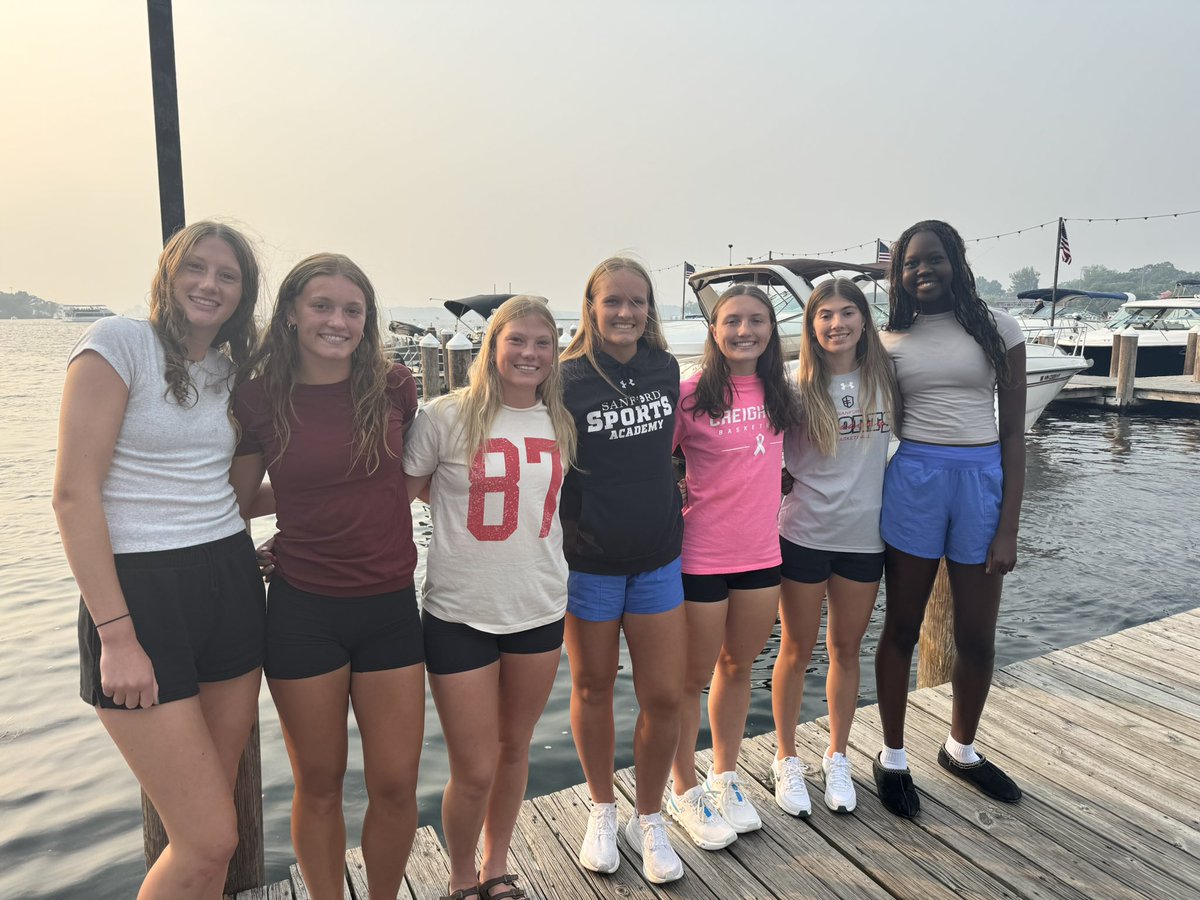 ssahoopsteams's tweet photo. 1️⃣6️⃣U White 🗯️ enjoying some time this evening at Lake Minnetonka with the #SanfordFam‼️

This team is 4️⃣-0️⃣ and will be looking to take home the championship 🏆 of the North Tartan Meltdown tomorrow!!

#SanfordSports | #StrongerTogether https://t.co/E0GcDVOMnJ