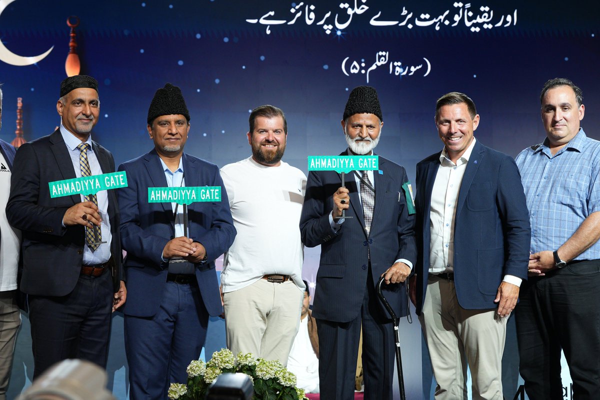 At #JalsaCanada, His Worship Patrick Brown, Mayor of Brampton, expressed his appreciation for the Ahmadiyya Muslim Jama'at’s role in building a better Canada.

He shared that Brampton has now named a road near Mubarak Mosque as “Ahmadiyya Gate.”