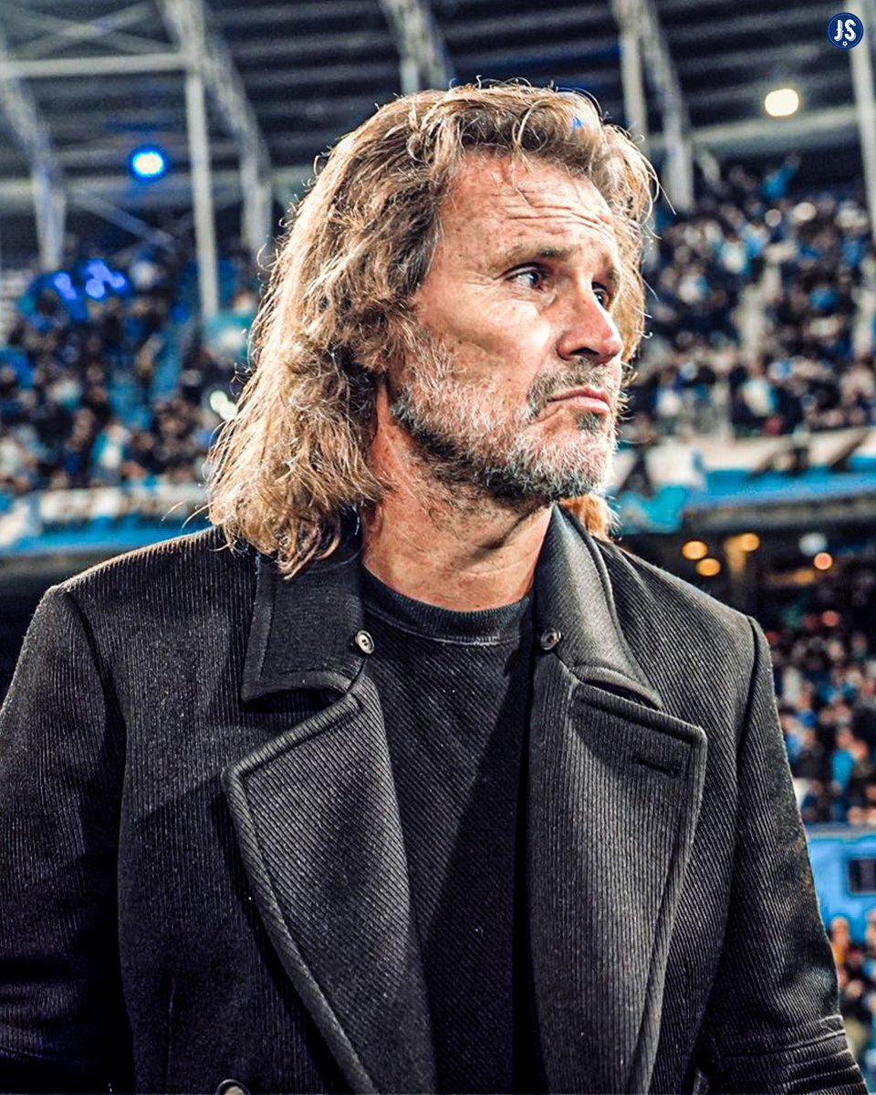 juegosimple__'s tweet image. “Hay que saber perder. Cuando perdés, tenés que aceptar la derrota. Me acaban de mostrar el penal y se ve una clara falta. Fue un claro penal”.

Firma: Rubén Dario Insua, en conferencia.