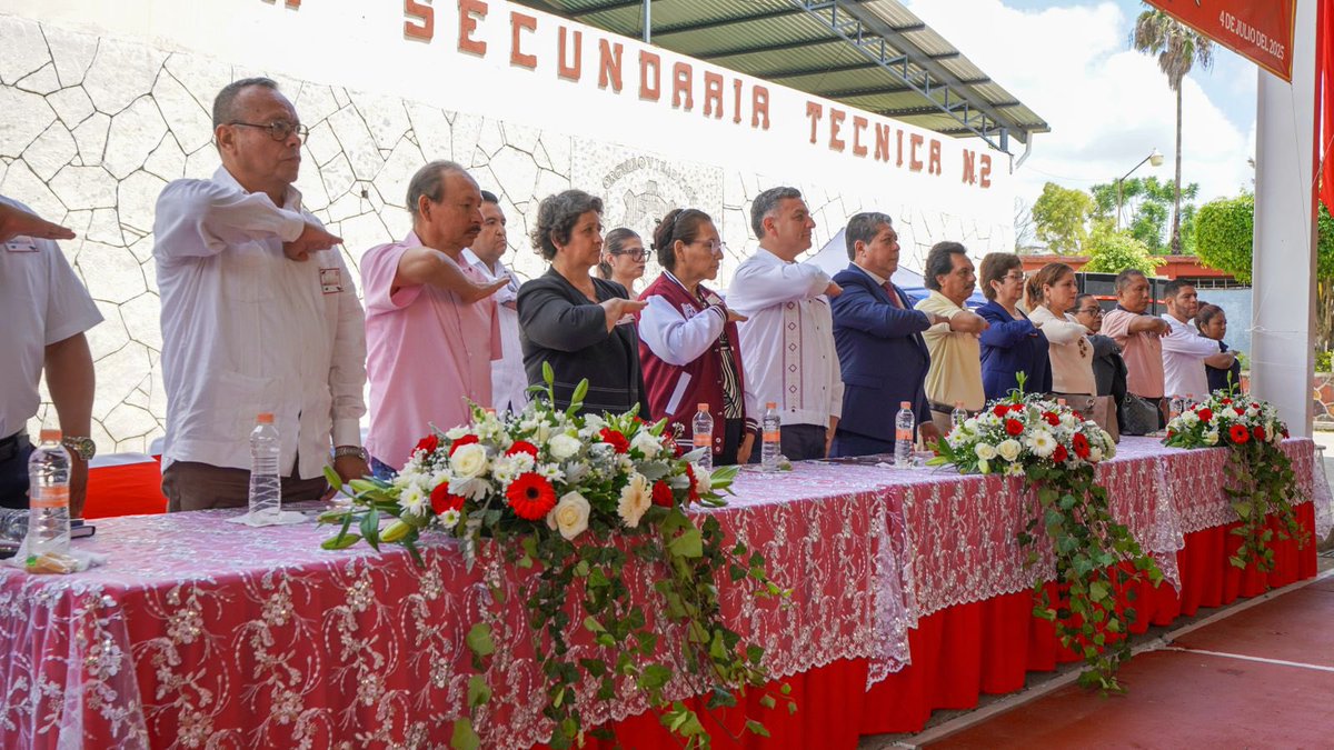 JavierTapiaS_mx's tweet photo. 🙌🏻 Hoy viví uno de los momentos más emotivos de mi vida ✨ Regresé a mi querida Escuela Secundaria Técnica No. 2 “Juan Ruiz de Alarcón�� en Teloloapan, Guerrero, no solo como exalumno… sino como padrino de generación. 🎓

Hoy, frente a la generación 2022–2025, confirmé que el origen es destino… y que el destino se construye con orgullo, con valor y con pasión, como solo los guerrerenses sabemos hacerlo.🐆🇲🇽

Gracias por elegirme como su padrino. Sigamos haciendo patria.🎓👏🏻
