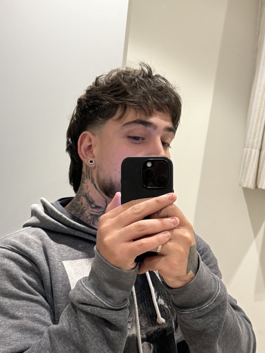 mateiformiga's tweet image. tomei vergonha na cara e cortei mais curto