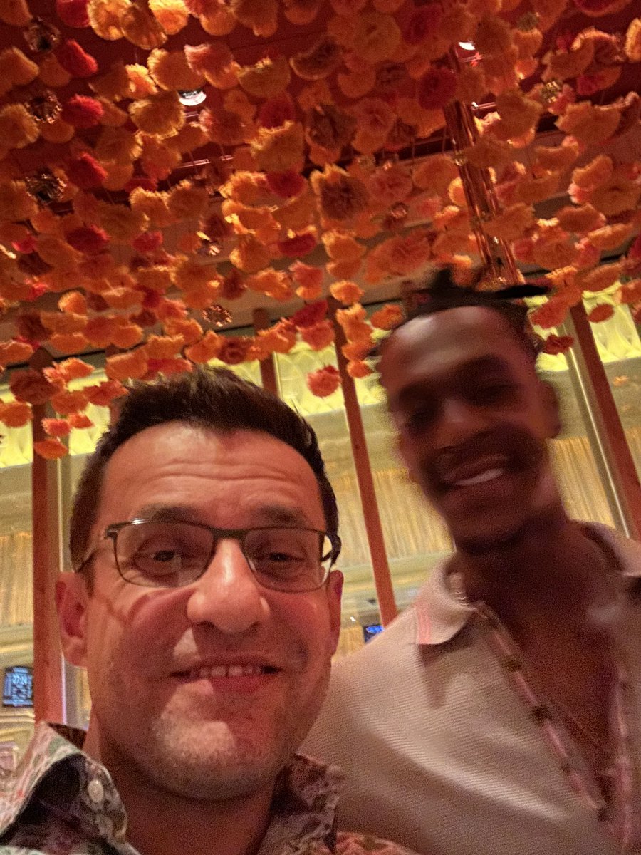 LevAronian's tweet image. Just played a game of freestyle chess against Rajon Rondo! He is very good, got me worried about the result at some point! #FreestyleChess