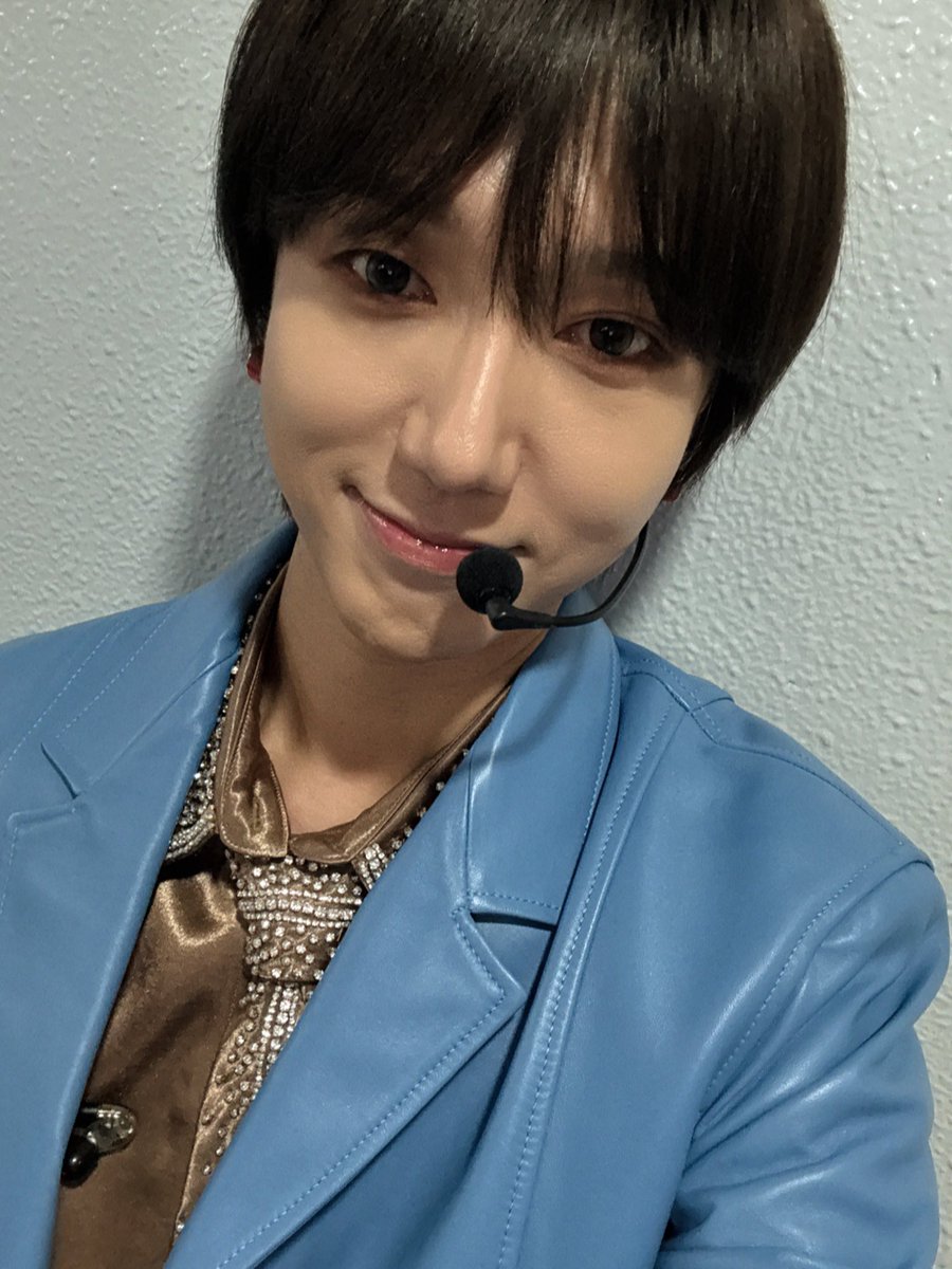 shfly3424's tweet photo. Nice to meet you - welcome to my selfie world after a long time. @YESUNG_smtown https://t.co/6tpG4WzDRN
