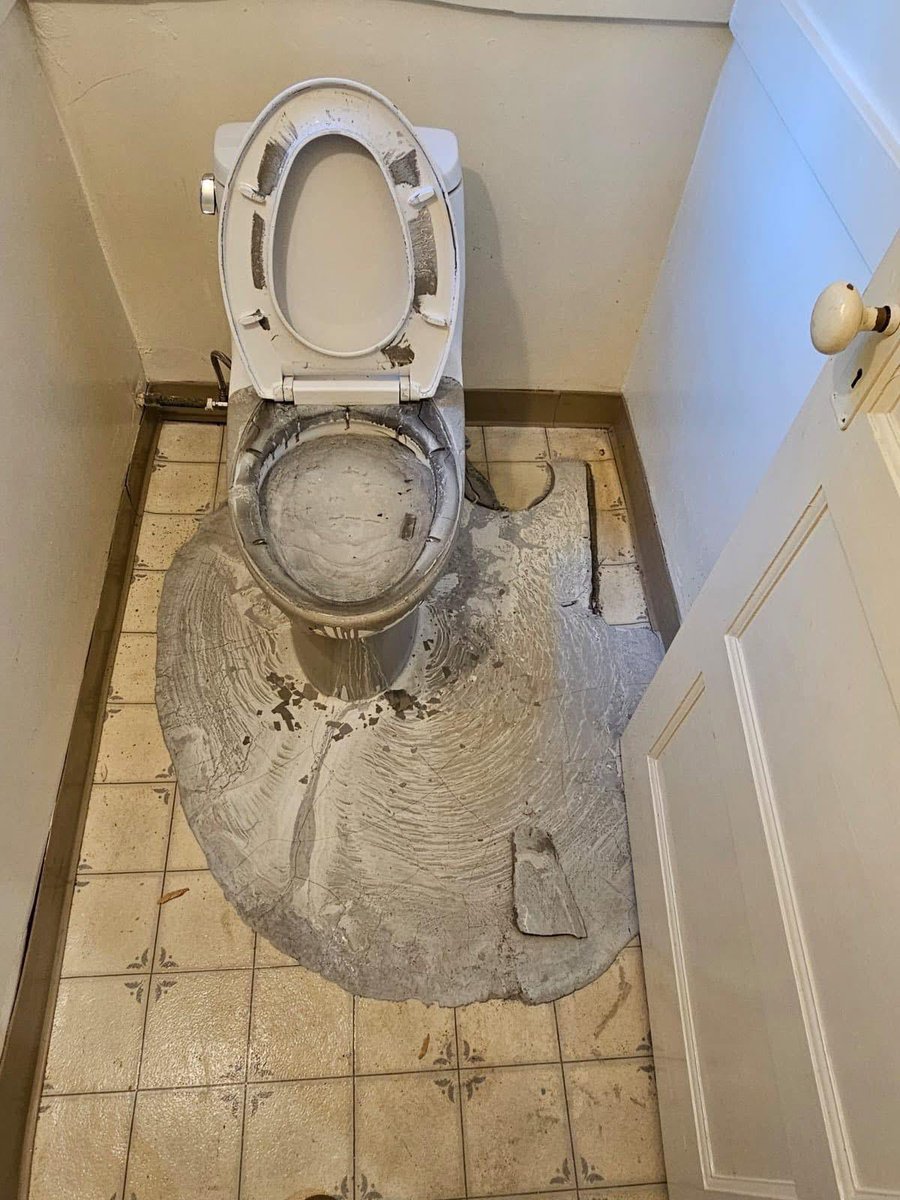 HarmlessYardDog's tweet photo. A concrete contractor unknowingly broke the sewer line while digging for a retaining wall and inadvertently pumped the entire sewer line full of concrete until it overflowed from the toilet.

That’s not going to flush. https://t.co/kA96OoTwCy