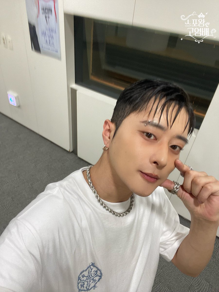 스포왕 고영배 191회차 방송 세줄 스포🥦

1. 아침마다 야채 가게 가는 남자, 카드 제이셉 
2. 공연 중 해외 팬의 과감한 손짓에 기가 눌렸던 제이셉 
3. 꽂히면 질릴 때까지 먹는 제이셉! 요즘엔 입에 참깨      드레싱 주유 중!