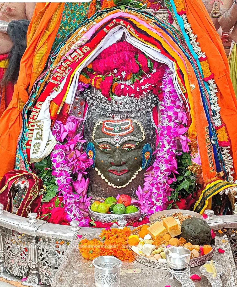 भरोसा है,जो यहां तक लाया है
वही आगे भी लेकर जाएगा..!!

🍁ॐ श्री महाकालेश्वराय नमः🍁 

     हर हर महादेव 🙏🔱🚩