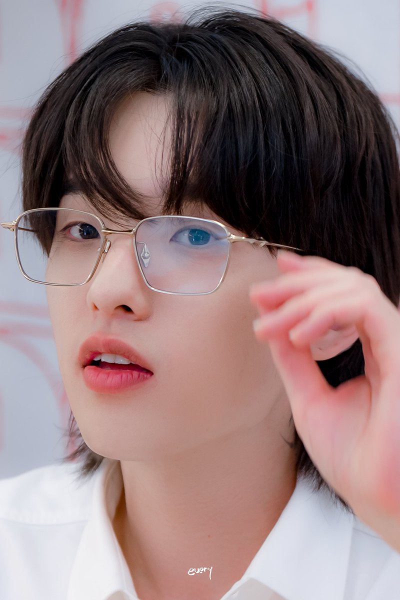 250712

복숭아가
울지도안코
기특하네요

#eajpark #eaj
#박제형

<a href="/eaJPark/">eaJ¹ᐟ</a>