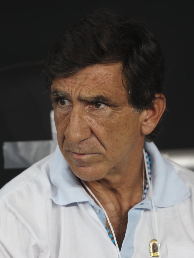 Más allá de que las decisiones arbitrales fueron acertadas o no, estoy completamente orgulloso de este señor, Gustavo Costas defiende y ama a Racing como ninguno.