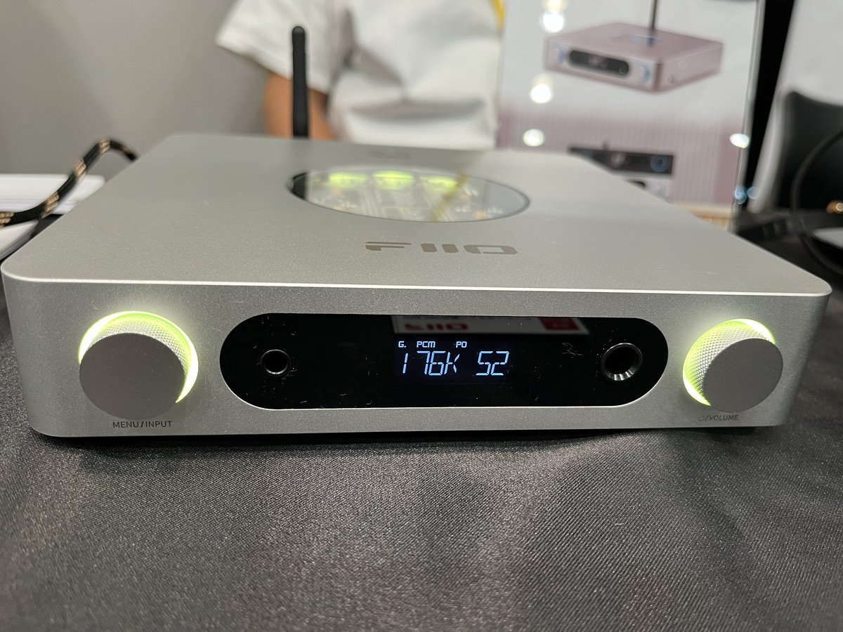 エミライ・FIIOブースには据置型DACアンプのK13 R2Rが国内初展示！天板