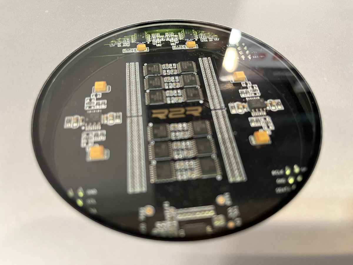 エミライ・FIIOブースには据置型DACアンプのK13 R2Rが国内初展示！天板