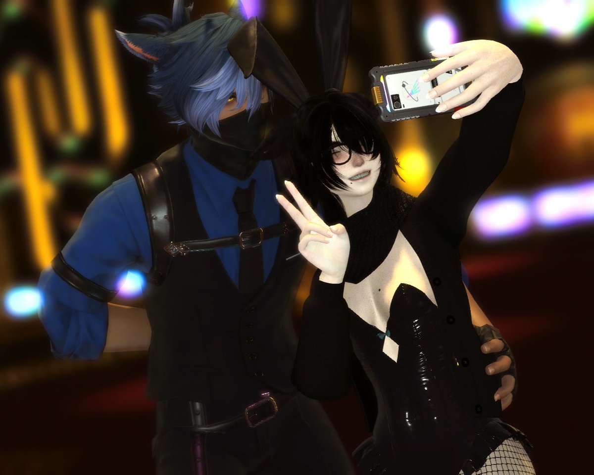 Doktah_'s tweet image. Local goober wanted a selfie with the vip guard, he was easily convinced by her,

#LUCKYNIGHT