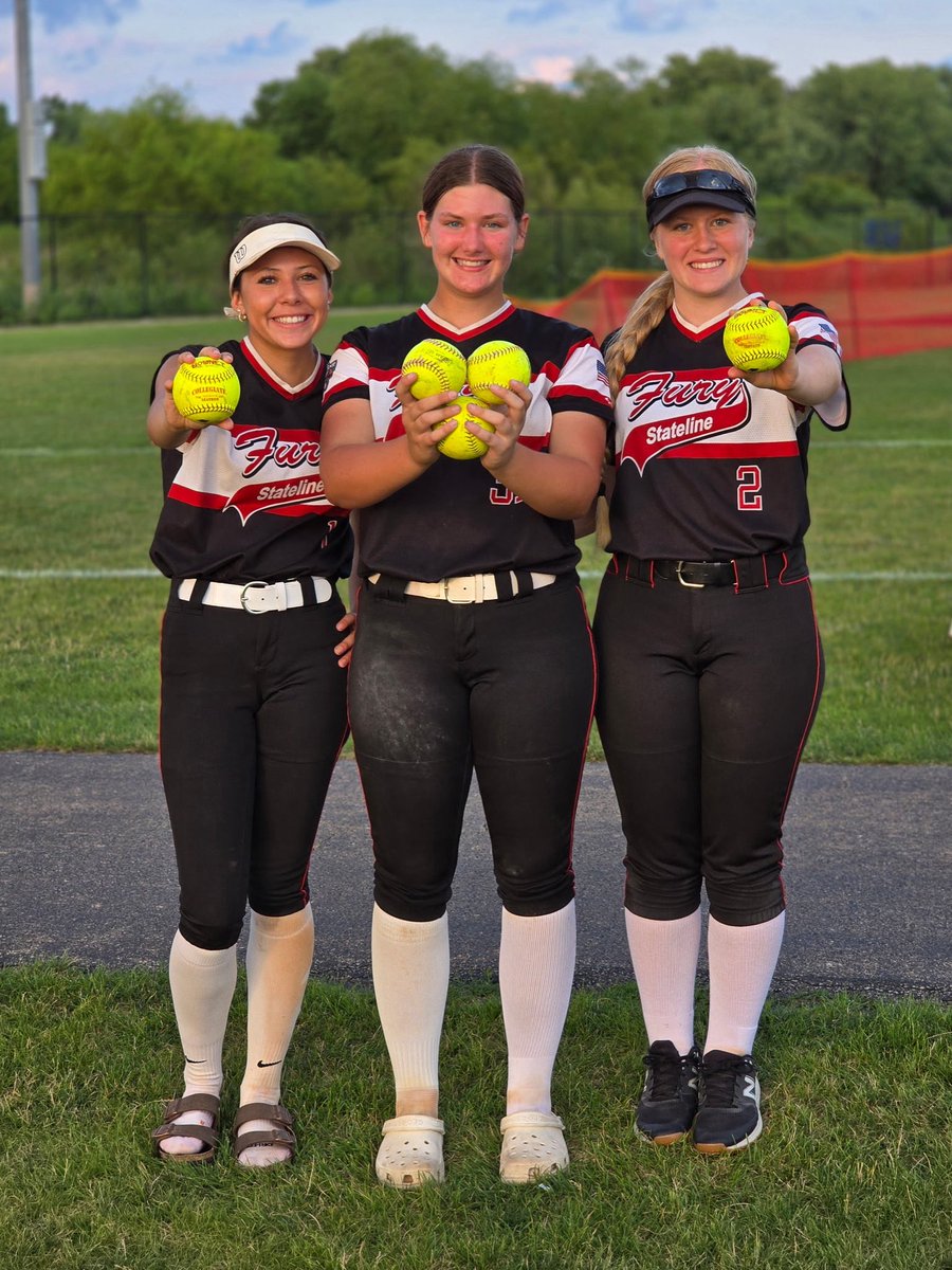 Shoutout to the bomb squad this weekend! 💣

— Madalyn Henning with 3 bombs, including back-to-back homers against Beverly Bandits 13U.

— Josilyn Agustin crushing her first pitch on Saturday for a bomb.

— Jessica Mocbeichel with a homer against Beverly Bandits 13U.