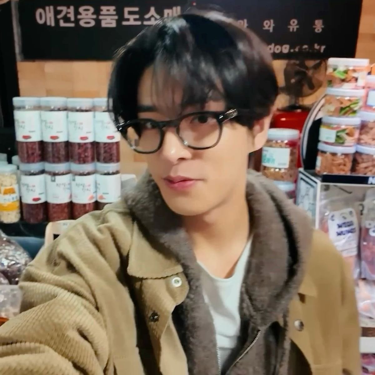 do you like my .. new studious glasses ..