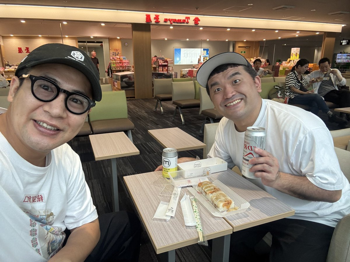 きょん(感謝) 昨日は福岡劇場ありがとうございました！ お昼も帰りの飛行機前も三島