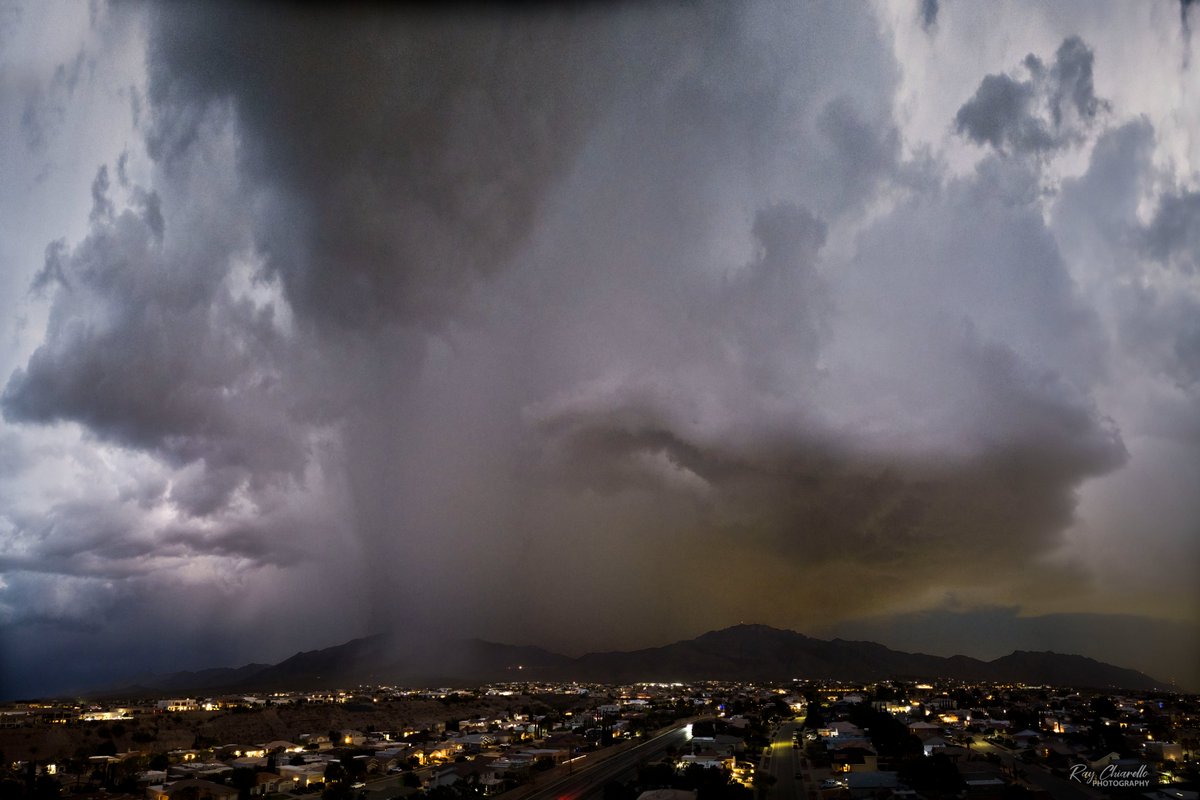 raychiarello's tweet image. We had a small storm dumping rain on El Paso's Franklin Mountains this evening.
#Monsoon2025 #ElPaso #Texas #epwx #txwx #StormHour #DJIMini3Pro #Drone @KTSMtv @NWSElPaso @HannahKFOX14